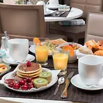 Hotel Longchamp Elysees 3*