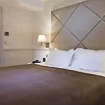 Hotel Longchamp Elysees Paris