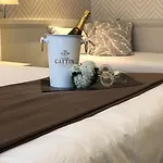 Longchamp Elysees Hotel