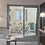 Longchamp Elysees Hotel
