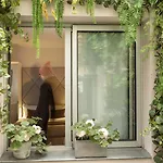 Longchamp Elysees Hotel 3*