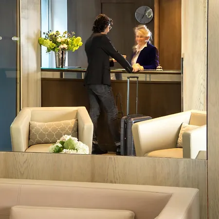 Hotel Longchamp Elysées Parigi