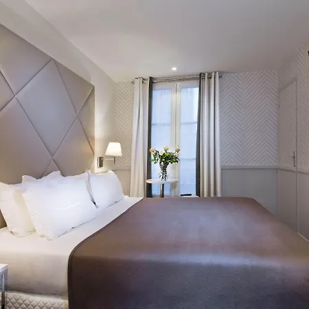 Longchamp Elysées Hotel