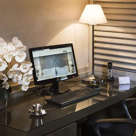 Hotel Longchamp Elysées Parigi