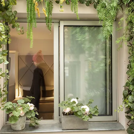 Longchamp Elysées Hotel 3*
