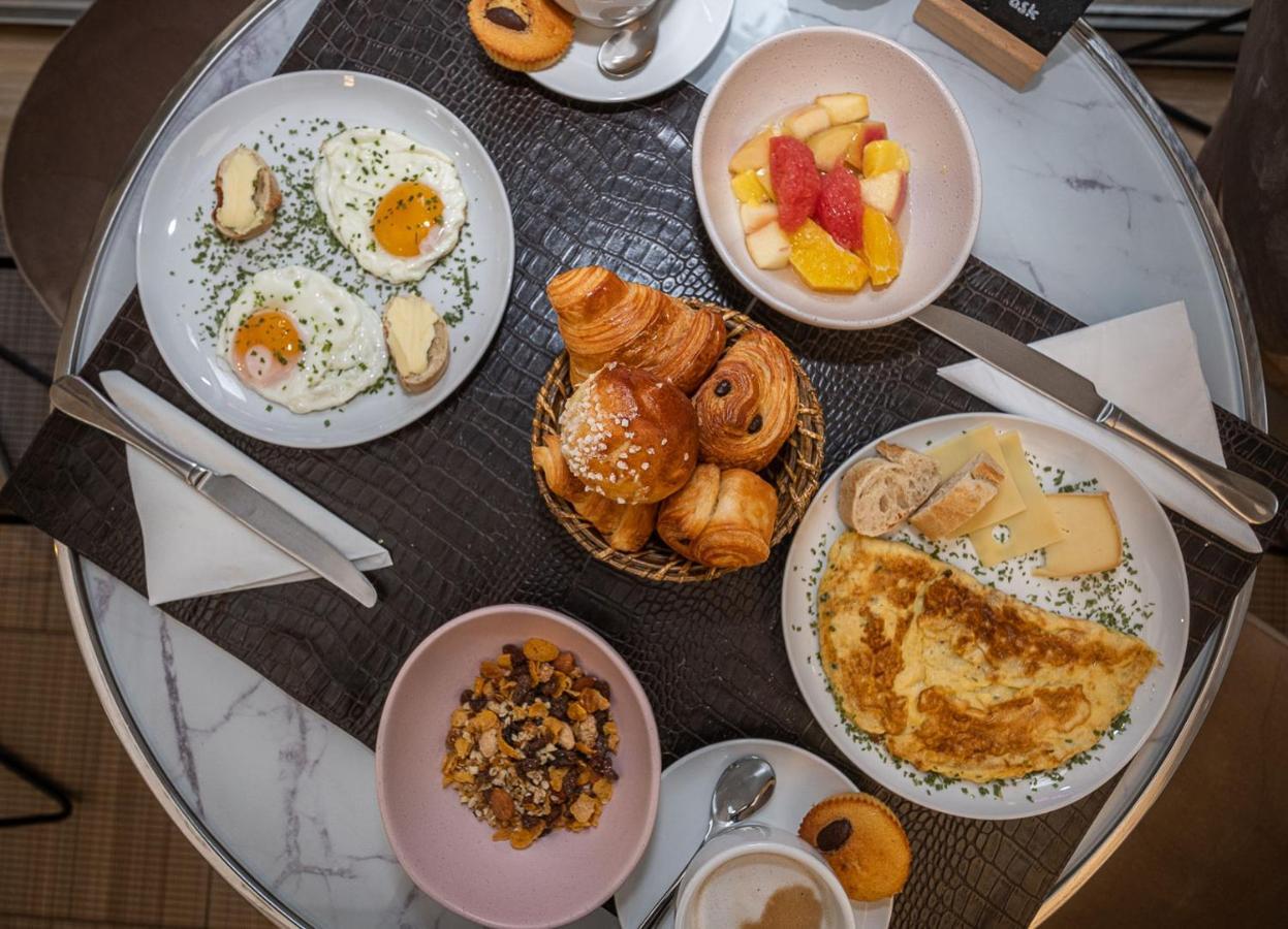 Longchamp Elysees Hotel