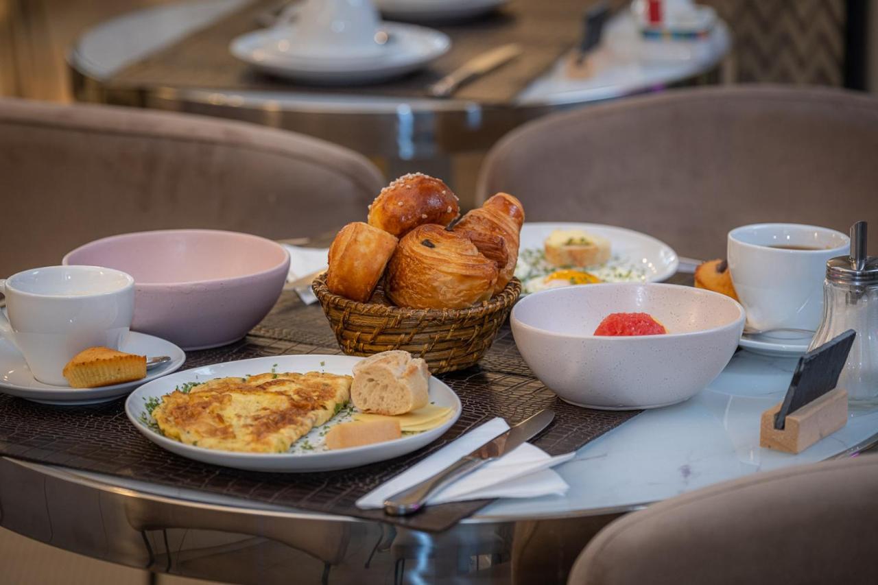 Hotel Longchamp Elysées 3*