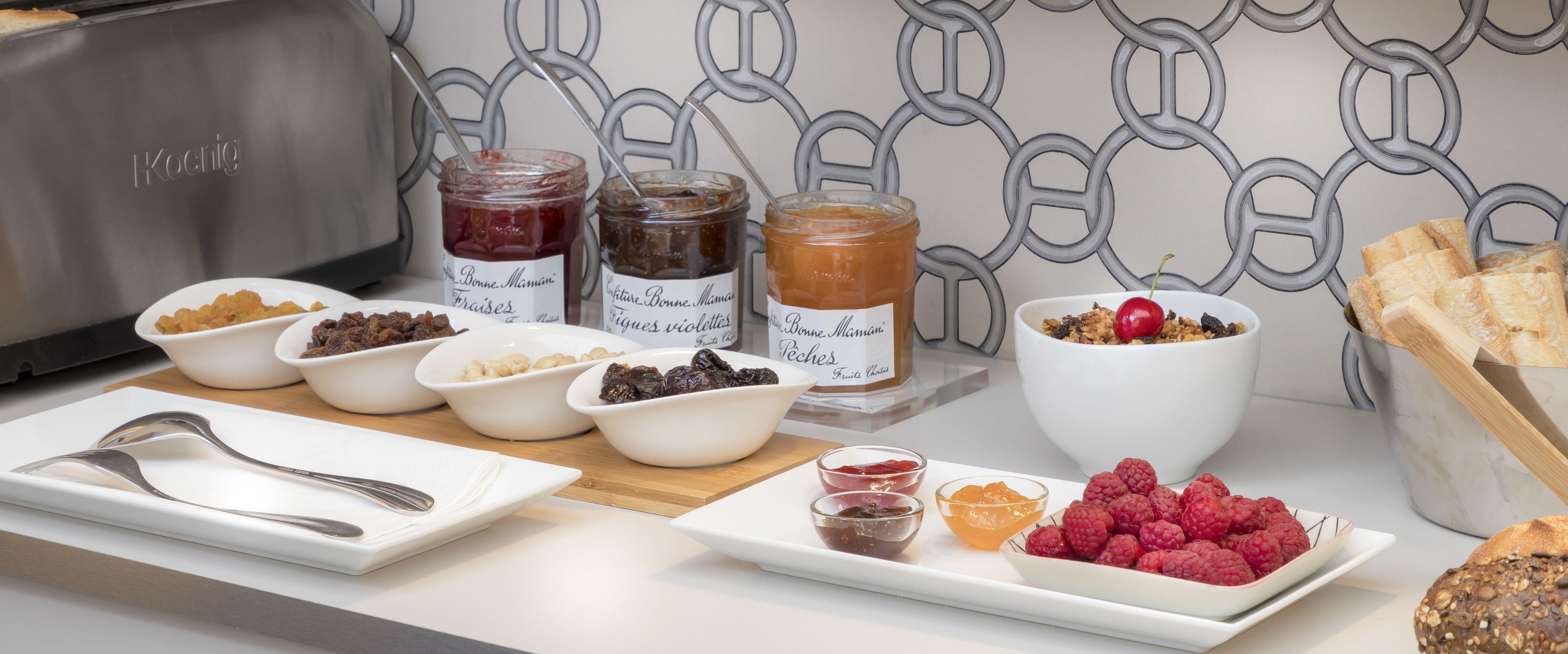 Longchamp Elysées Hotel 3*