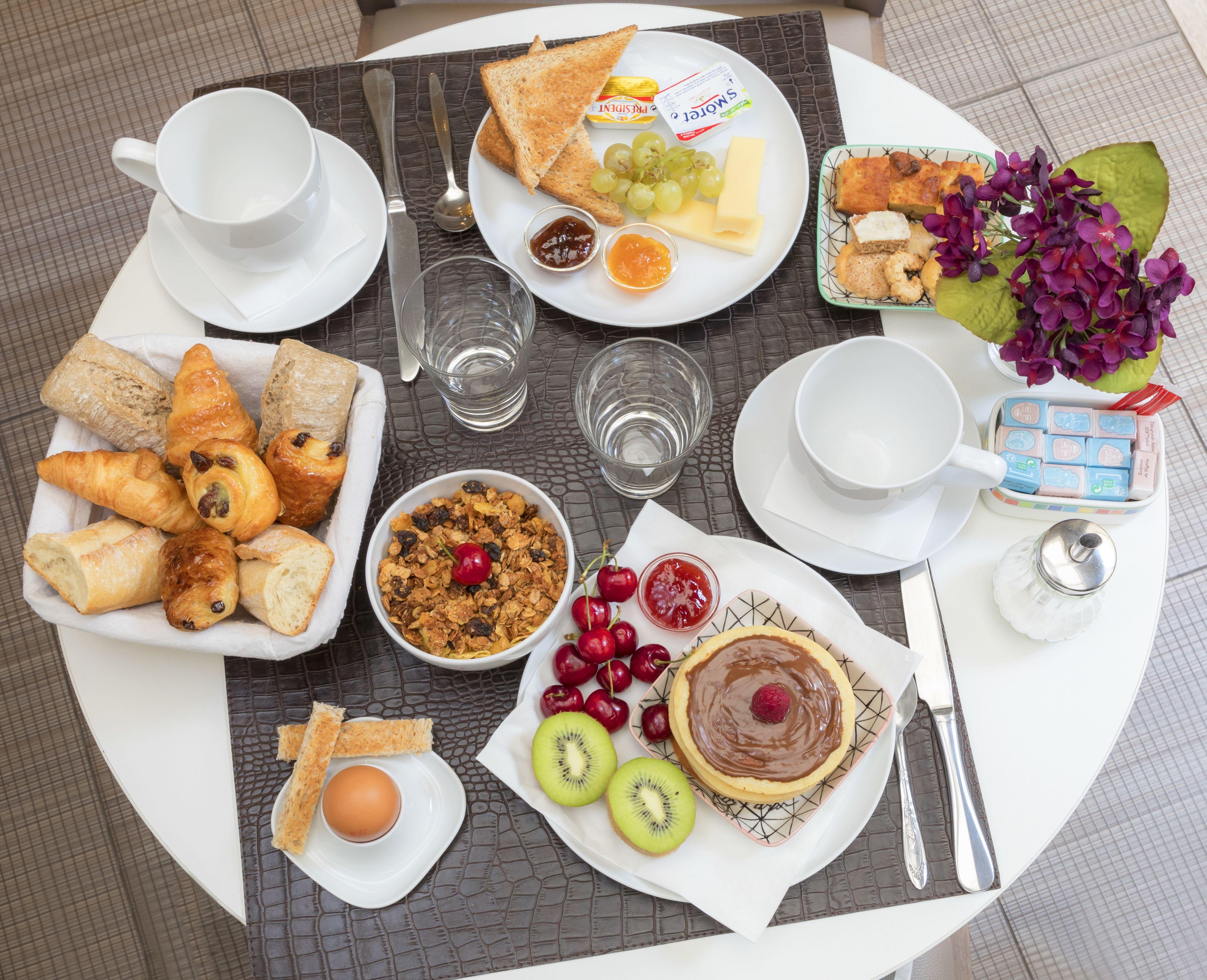 Longchamp Elysees Hotel Paris