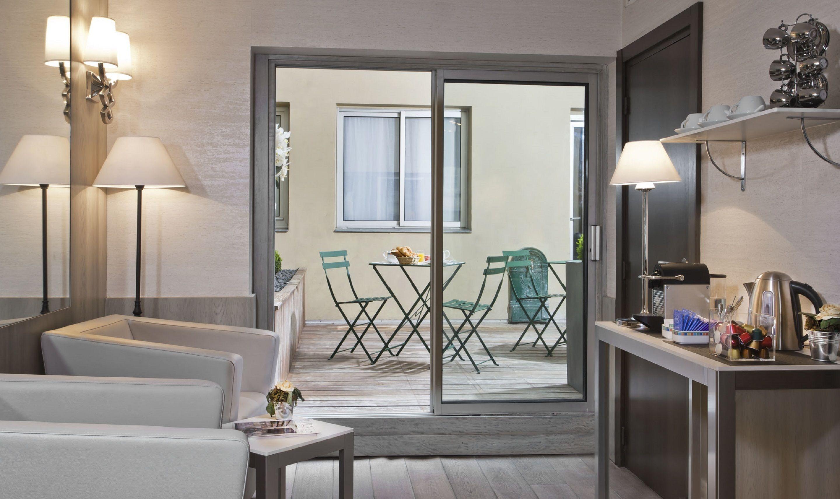 Longchamp Elysées Hotel