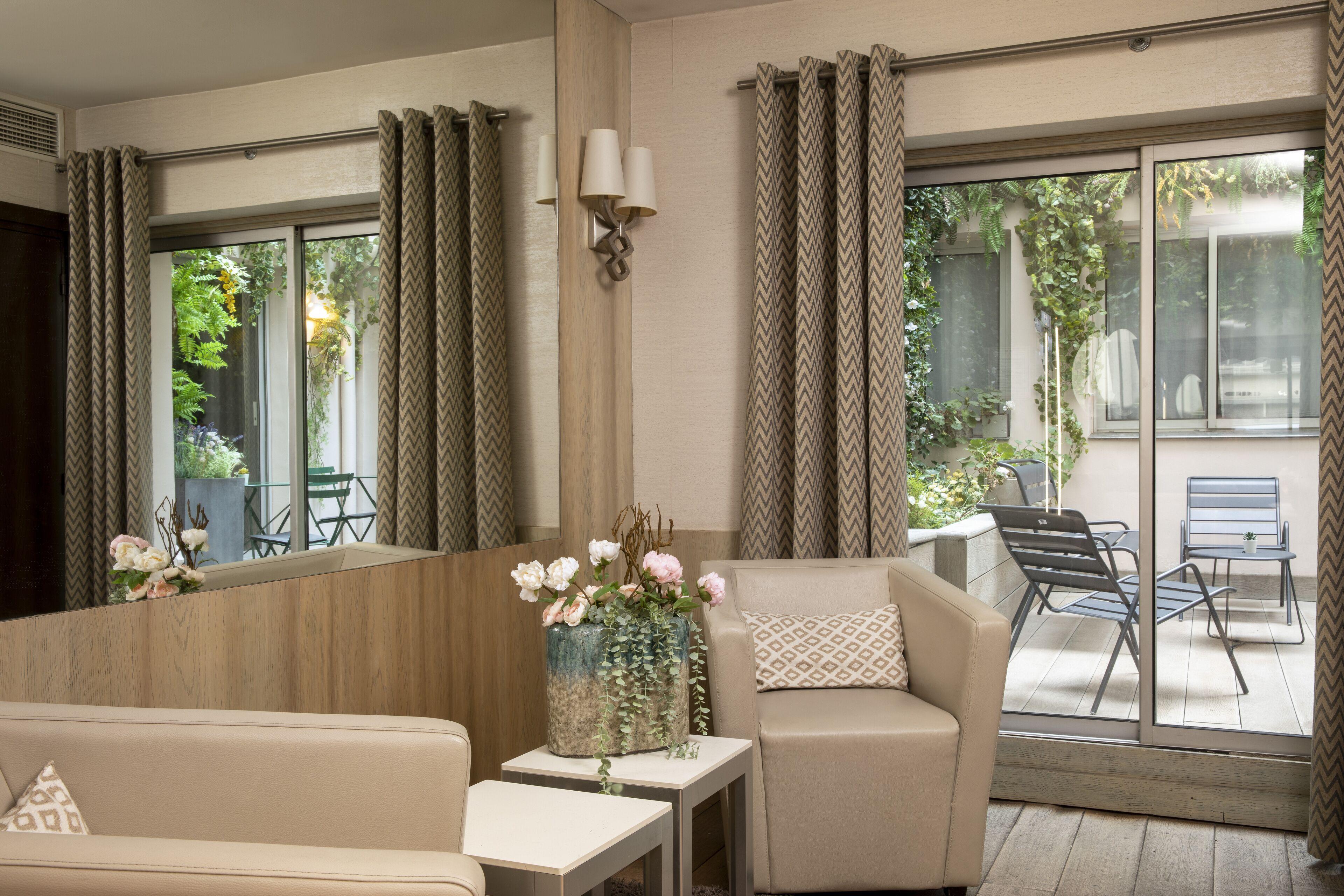 Longchamp Elysees Hotel