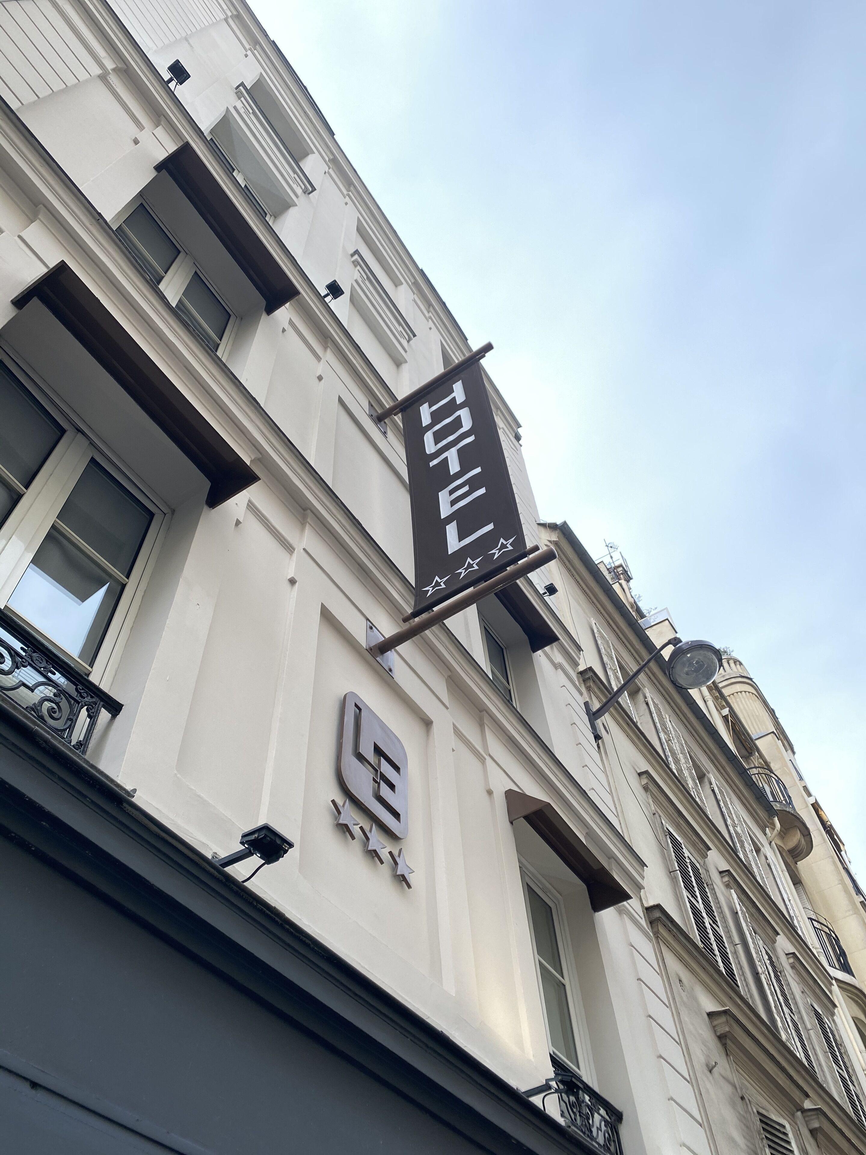 Longchamp Elysées Hotel